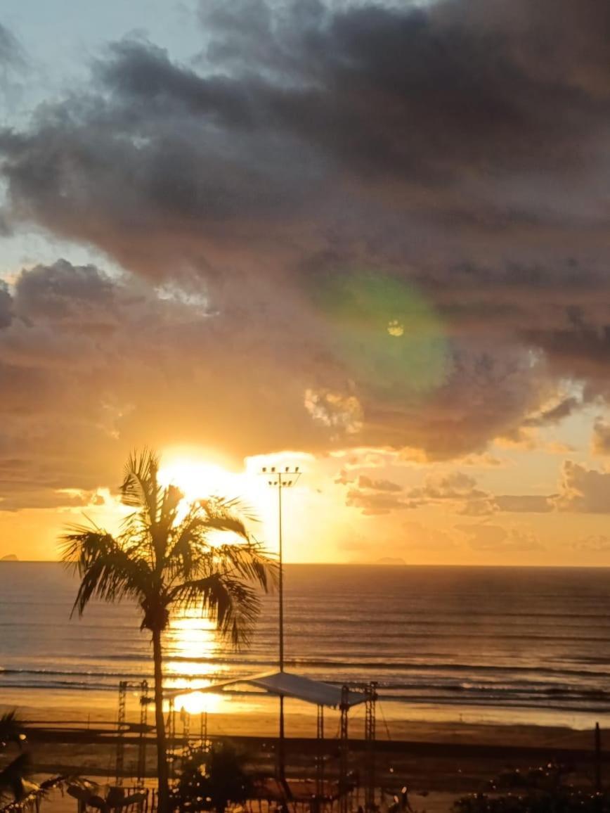 Apto Em Frente Ao Mar - Predio Redondo Peruibe Ngoại thất bức ảnh
